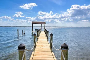 Riverfront Merritt Island Bungalow w/ Dock & Deck - Interiør