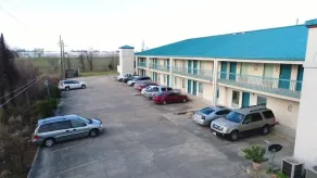Deluxe Inn & Suites - Extérieur