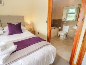 Longwell House - Room