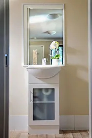 The Gallery Motor Inn - Bathroom