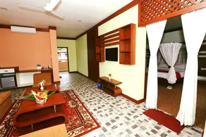 Bharatpur Garden Hotel - Living area
