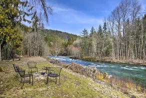 Remote Escape: Riverside Home w/ Scenic Views - Interiör