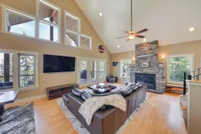 Lake Access + Water Views: Bottle Bay Family Home! - Innvendig