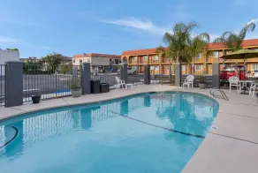 Quality Inn Redding near I-5 - Pool