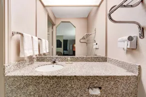 Super 8 by Wyndham Richardson Dallas - Salle de bain