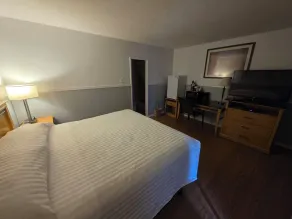 Falcon Nest Motel - Chambre