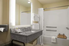 Days Inn & Suites by Wyndham Belmont - Salle de bain