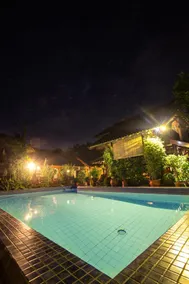 Delta Homestay - Pool