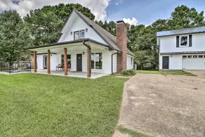 1 Mi to Marina & Golf: Bismarck Home w/ Fire Pit! - Interior