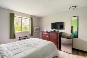 Super Inn by OYO Lansing MI - Chambre