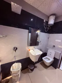 The Hotel Sundaram Continental - Bathroom