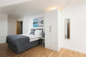 Skyvillion - 4 Bed Luxury Apartment with Balcony & Parking - Rum