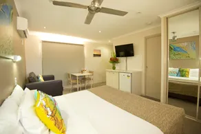 The Bowlo Holiday Cabins - Camera
