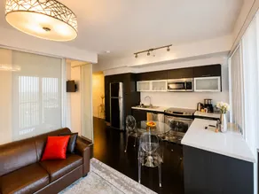 Quiet Medical Stay Condo - Walk to Hospitals, Uhn, Sickkids - Fast Wifi, Balcony - Living room