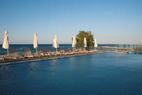 Golden Coast Suites - Basseng