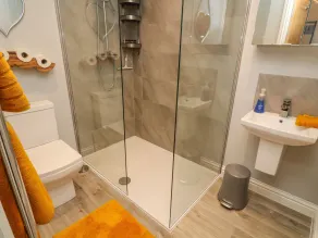 Market Lounge - Bathroom