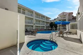 Baymont Inn & Suites by Wyndham Tempe University/Phoenix - Piscina