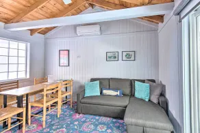 Charming Jacuzzi-suite - Walk to Parson's Beach! - Interiör