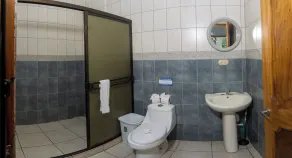 Arenal Hostel Resort - Badezimmer