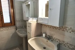 Villa avec piscine, jardin et terrasse | Vue ville - Salle de bain