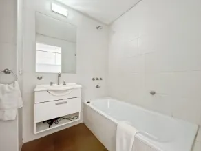 Studio Apartment on 13th Floor with balcony terrace - Salle de bain