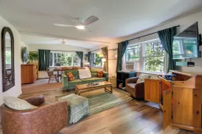 Deck & Stunning Views! Family Getaway in Hamilton - Interiør