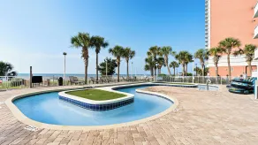 Atlantica Resort Condo Oceanfront Close to the beach - Basseng