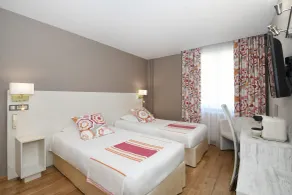 Logis Hôtel du Centre - Halte idéale en cyclotourisme avec garage à vélos clos - Værelse
