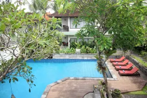 Putri Ayu Cottages - Piscina