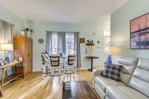 Walk to Bay: Home w/ Fenced Yard in Colonial Beach - Interiör
