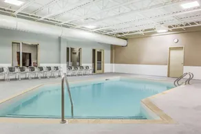 Super 8 by Wyndham Peterborough - Piscine