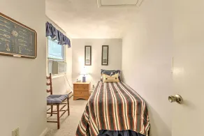 Mashpee House w/ Wraparound Deck - Walk to Beach! - Interiør