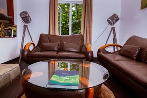 Amakoro Songa Lodge - Coin salon dans le hall