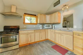 Fish + Hike: Wooded Home w/ Deck in Dexter - Interiør