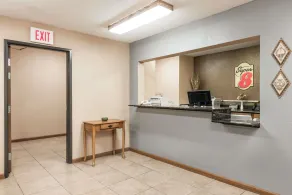 Super 8 by Wyndham Greenville - Lobby