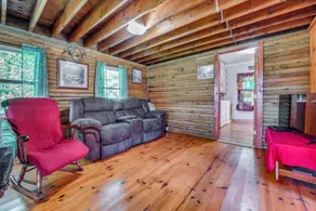 100-acre Milan Cabin w/ Fire Pit & Shared Pond! - Innenbereich