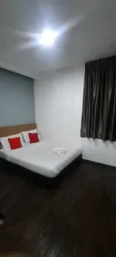 Super OYO 90724 Rg Hotel - Habitación
