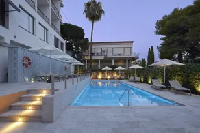 Nuria - Pool