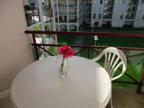 Résidences De Rochefort Bougainville (France) - Vue de la chambre