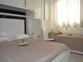 Renovated flat with pool and terrace near the beach - Zimmer