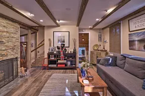 Cozy, Pet-friendly Mtn Cabin: 1 Mi to Lake Gregory - Vestíbulo