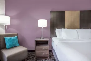 La Quinta Inn & Suites by Wyndham Fairborn Wright-Patterson - Chambre