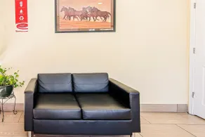 Econo Lodge Near Motor Speedway - Lobby