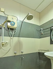 OYO 90441 Cz Traveler's Hotel - Bathroom