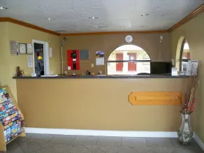 Scottish Inn and Suites Beaumont - Borne des arrivées/des départs