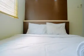 Fully Furnished and Cozy 2BR at Green Pramuka City Apartment - Habitación