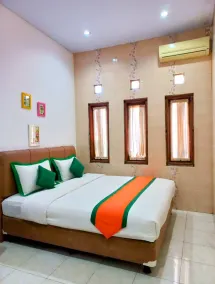 Homestay Syariah Monjali Taman Pelangi by Simply Homy - Room