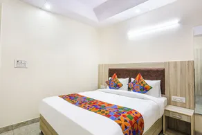 FabHotel Taugan Inn - Nr Yashobhoomi Convention Centre - Rom