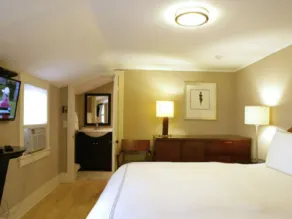 Mooncussers Tavern and Inn - Room
