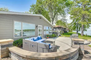 Steps to Mississippi River: Cozy Hot Tub Haven! - Interiör